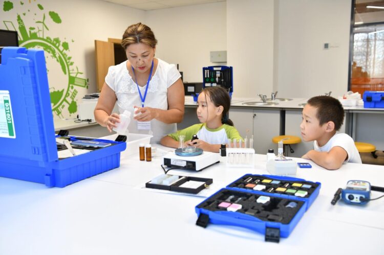 ОҚУШЫЛАР САРАЙЫ — МЕГАПОЛИСТЕГІ БІРЕГЕЙ НЫСАН