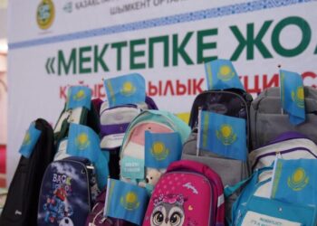 1 МЫҢ ОҚУШЫҒА МЕКТЕП ҚҰРАЛДАРЫ ТАБЫС ЕТІЛДІ