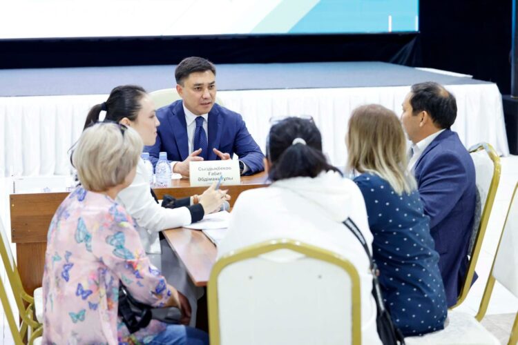 ЖАҢА ӘКІМНІҢ АЛҒАШҚЫ ҚОҒАМДЫҚ ҚАБЫЛДАУЫ