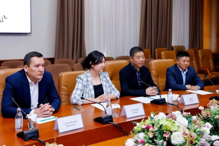 ӘКІМ БАҚ ӨКІЛДЕРІМЕН КЕЗДЕСТІ