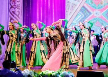 ТӘЖІКСТАННЫҢ ӨНЕР ЖҰЛДЫЗДАРЫ ШЫМКЕНТТІ ӘНГЕ БӨЛЕДІ