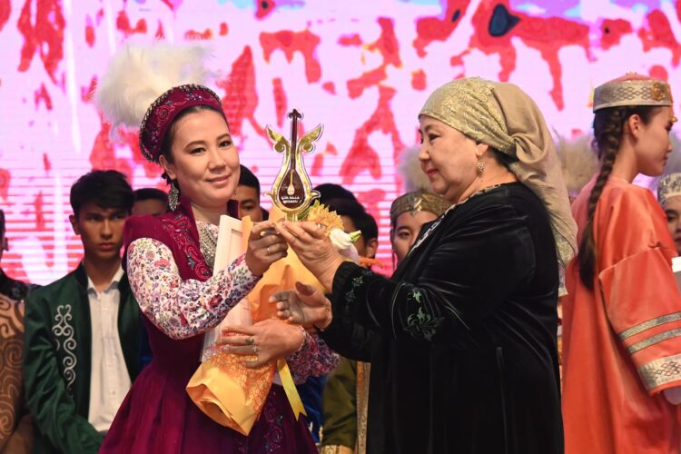 ҰЛТТЫҚ ӨНЕР — ҰРПАҚҚА АМАНАТ