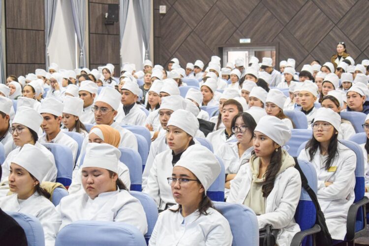 СТУДЕНТТЕРМЕН КЕЗДЕСУ ӨТТІ