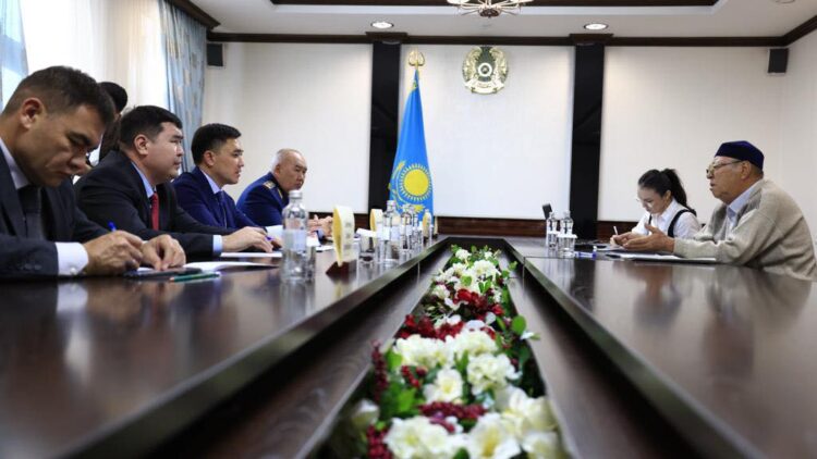 ҚАБЫЛДАУДА 300 АЗАМАТТЫҢ ӨТІНІШІ ТЫҢДАЛДЫ