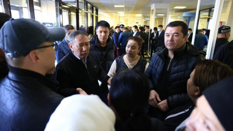 ҚАБЫЛДАУДА 300 АЗАМАТТЫҢ ӨТІНІШІ ТЫҢДАЛДЫ