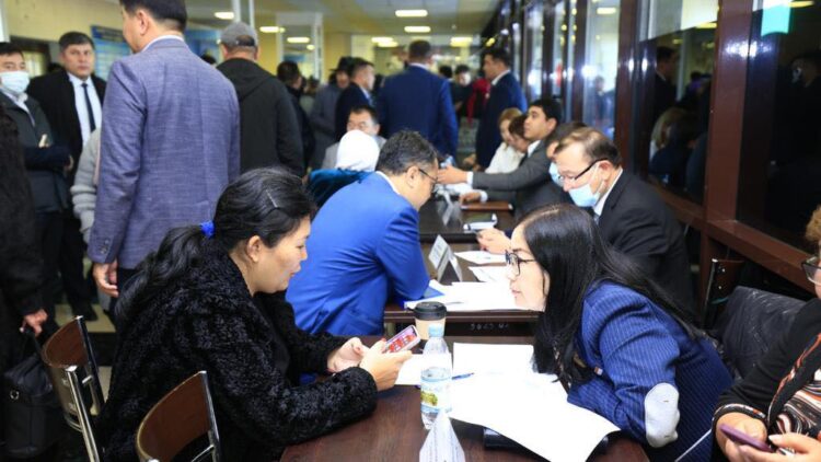 ҚАБЫЛДАУДА 300 АЗАМАТТЫҢ ӨТІНІШІ ТЫҢДАЛДЫ