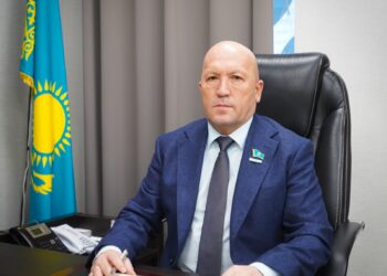 ТҮРКІСТАН ОБЛЫСТЫҚ МӘСЛИХАТЫНЫҢ ТӨРАҒАСЫ НҰРАЛЫ ӘБІШОВ: АНЫҚТАЛҒАН МӘСЕЛЕЛЕРДІҢ ШЕШІЛУІНЕ ДЕПУТАТТАР БАРЫНША АТСАЛЫСЫП КЕЛЕДІ