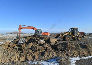 АҚСУАТ АУДАНЫНДА 300 ОРЫНДЫҚ МЕКТЕПТІҢ ҚҰРЫЛЫСЫ БАСТАЛДЫ