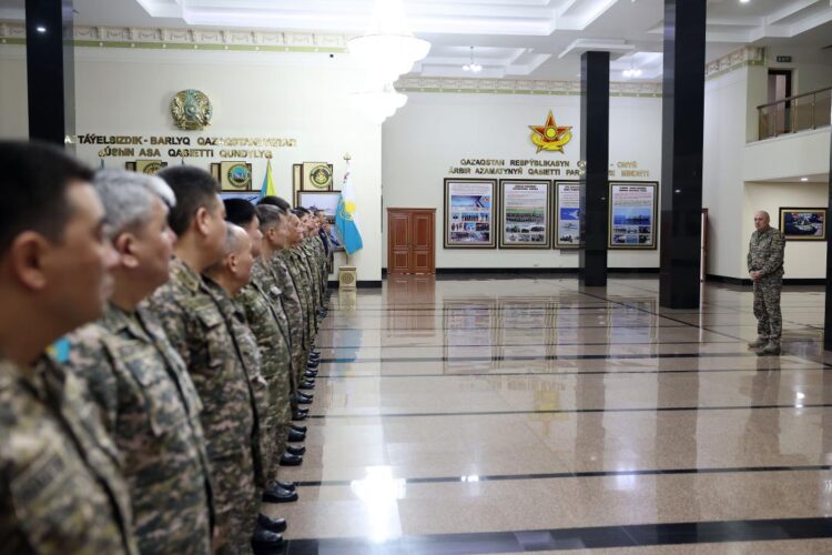 ҚОРҒАНЫС МИНИСТРІ ЖЕКЕ ҚҰРАМҒА ӨЗІНІҢ БІРІНШІ ОРЫНБАСАРЫН ТАНЫСТЫРДЫ