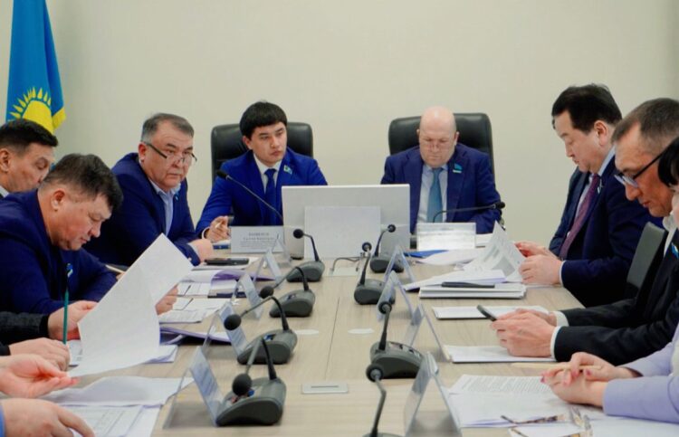 ТҮРКІСТАН ОБЛЫСТЫҚ МӘСЛИХАТЫНЫҢ ДЕПУТАТТАРЫ АУЫЗ СУ МӘСЕЛЕСІН ТАЛҚЫЛАДЫ