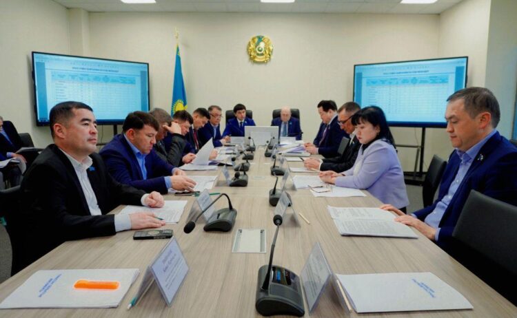 ТҮРКІСТАН ОБЛЫСТЫҚ МӘСЛИХАТЫНЫҢ ДЕПУТАТТАРЫ АУЫЗ СУ МӘСЕЛЕСІН ТАЛҚЫЛАДЫ