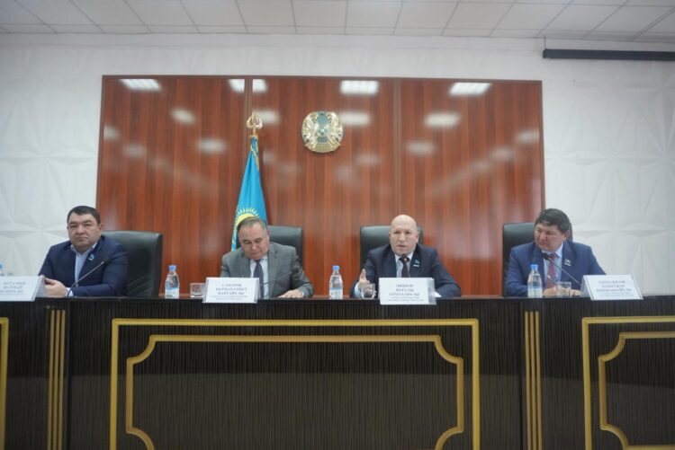 ДЕПУТАТТАР ШАРДАРА АУДАНЫНЫҢ ХАЛҚЫМЕН КЕЗДЕСТІ