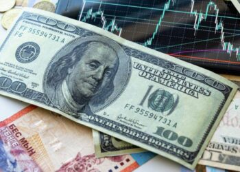 ДОЛЛАР БАҒАМЫ 2 ТЕҢГЕГЕ ТӨМЕНДЕДІ