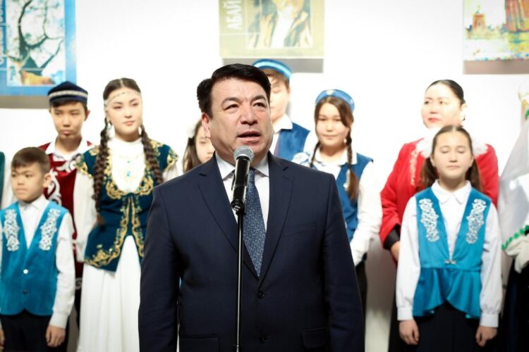 ЕКІ МИЛЛИОНҒА ЖУЫҚ БАЛА БІР МЕЗЕТТЕ АТАҚТЫ КҮЙЛЕРДІ ОРЫНДАДЫ