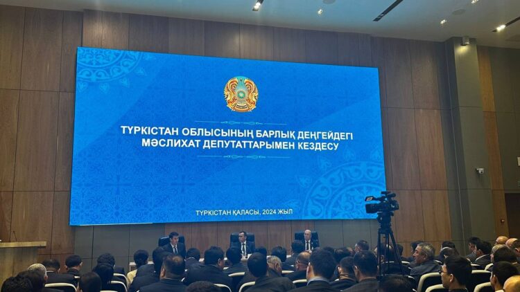 СЕНАТ ТӨРАҒАСЫ ОБЛЫС ДЕПУТАТТАРЫМЕН КЕЗДЕСТІ