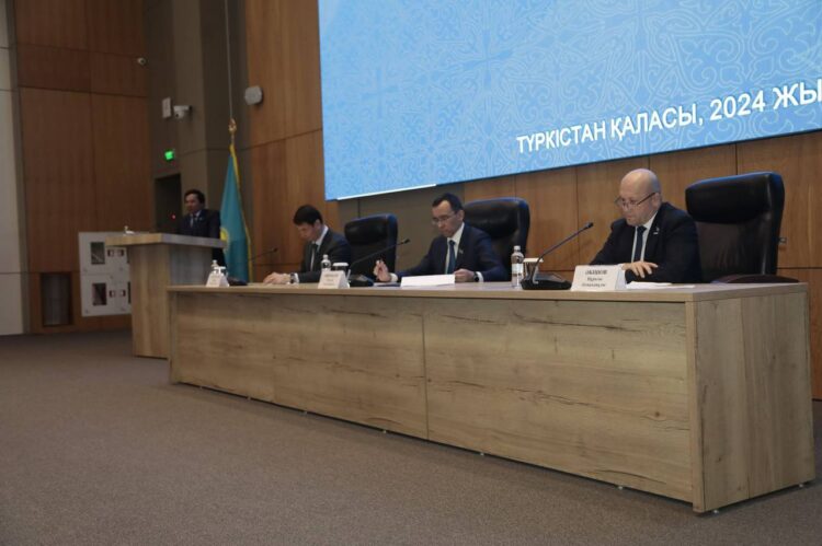 СЕНАТ ТӨРАҒАСЫ ОБЛЫС ДЕПУТАТТАРЫМЕН КЕЗДЕСТІ