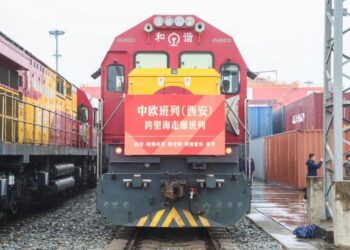 ҚАЗАҚСТАНДЫҚ ТЕРМИНАЛДАН СИАНЬ ПОРТЫНА АЛҒАШҚЫ КОНТЕЙНЕРЛІК ПОЙЫЗ ЖОЛҒА ШЫҚТЫ