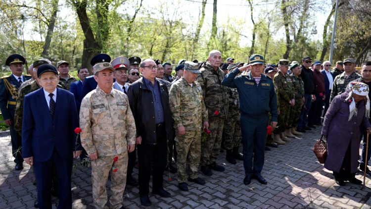 ЖАС САРБАЗДАР ӘСКЕРГЕ АТТАНДЫ