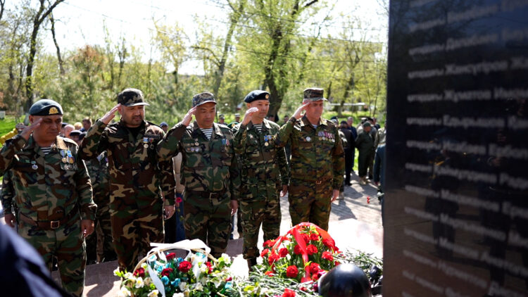 ЖАС САРБАЗДАР ӘСКЕРГЕ АТТАНДЫ