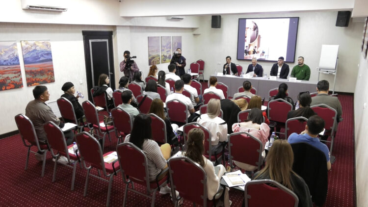 ЖАС САРБАЗДАР ӘСКЕРГЕ АТТАНДЫ