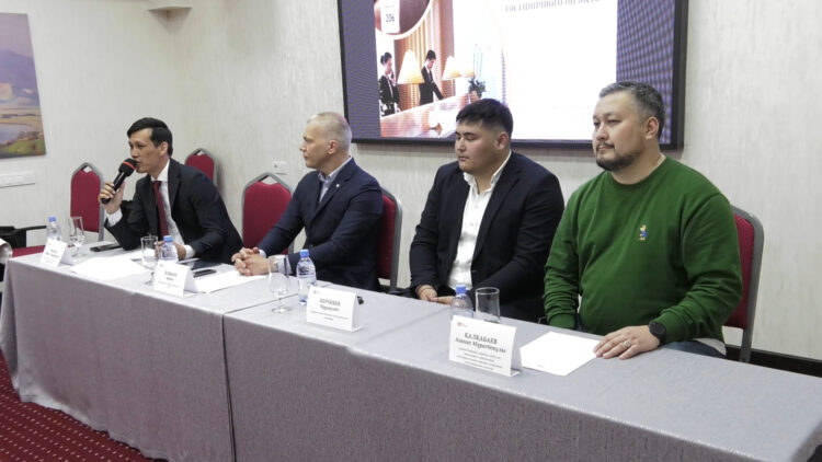 ЖАС САРБАЗДАР ӘСКЕРГЕ АТТАНДЫ