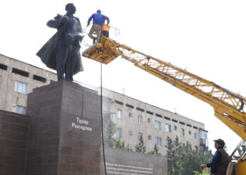 ЖАС САРБАЗДАР ӘСКЕРГЕ АТТАНДЫ