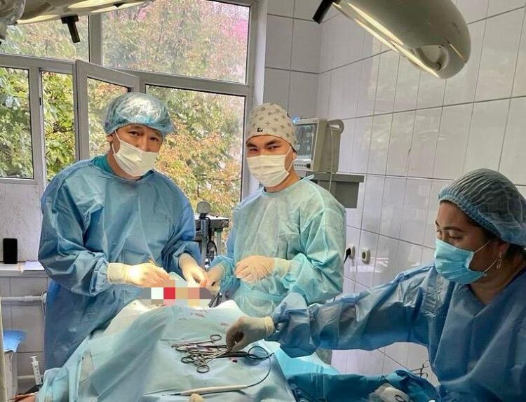 ТІС АУРУЫ АСҚЫНҒАН НАУҚАСҚА МӘМС ЕСЕБІНЕН КҮРДЕЛІ ОТА ЖАСАЛДЫ