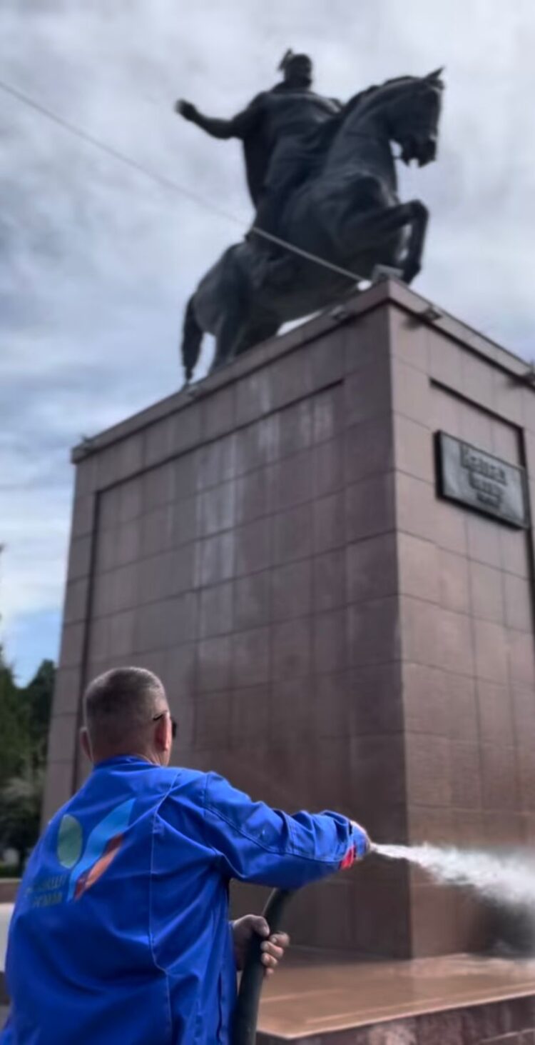 «ҚАПАЛ БАТЫР» ЕСКЕРТКІШІ ТАЗАЛАНДЫ