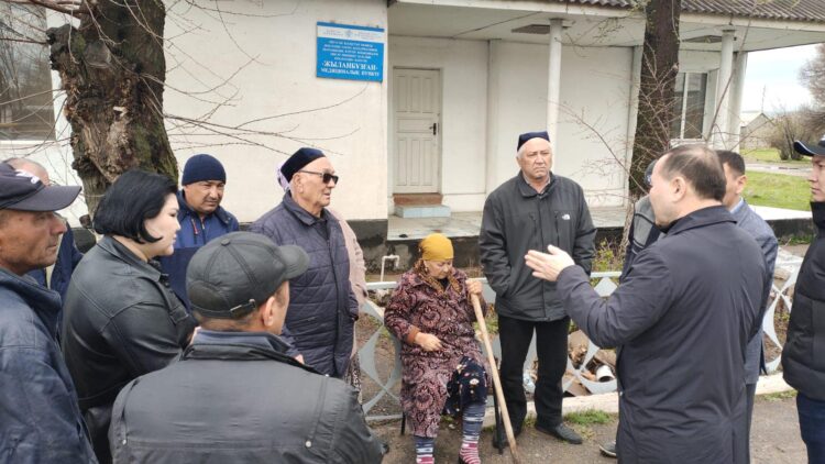 ҚАЛАНЫҢ БАС ДӘРІГЕРІ ТҰРҒЫНДАРМЕН КЕЗДЕСТІ