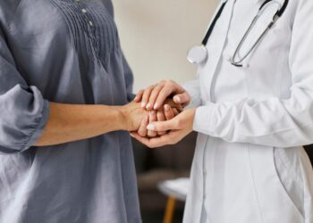 ДЕНСАУЛЫҚ САҚТАУ МИНИСТРЛІГІНДЕ ОНКОЛОГИЯЛЫҚ ҚЫЗМЕТТІ ЖАҢҒЫРТУ ЖӨНІНДЕГІ ШАРАЛАР ТУРАЛЫ АЙТЫЛДЫ