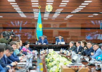 ҚОҒАМДЫҚ КӨЛІКТЕ МЕКТЕП ОҚУШЫЛАРЫ ТЕГІН ЖҮРЕДІ