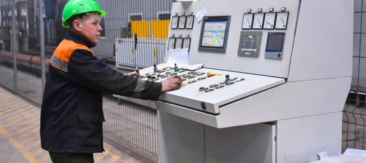 ҚАРАҒАНДЫЛЫҚ ЗАУЫТ ЖЫЛЫНА 30 МЫҢ ТОННА ӨНІМ ӨНДІРЕДІ