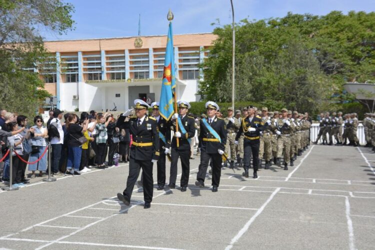 АҚТАУДА ӘСКЕРИ ТЕҢІЗШІЛЕР ӘСКЕРИ АНТ ҚАБЫЛДАДЫ