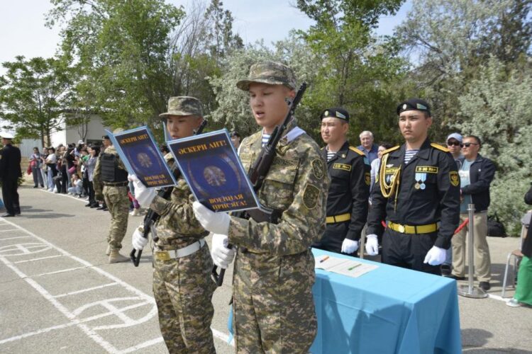 АҚТАУДА ӘСКЕРИ ТЕҢІЗШІЛЕР ӘСКЕРИ АНТ ҚАБЫЛДАДЫ