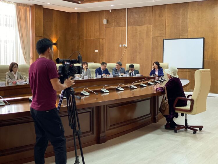 ДЕНСАУЛЫҚ САҚТАУ МИНИСТРІ ТҰРҒЫНДАРМЕН КЕЗДЕСТІ