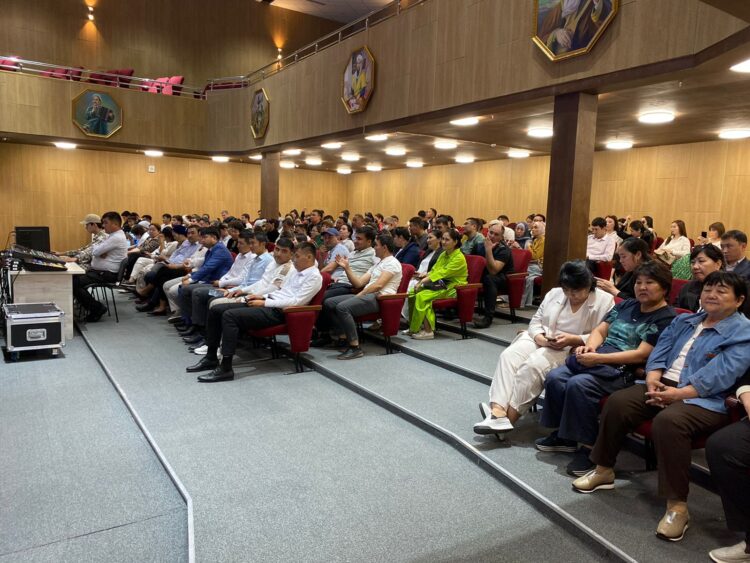 ДЕНСАУЛЫҚ САҚТАУ МИНИСТРІ ТҰРҒЫНДАРМЕН КЕЗДЕСТІ