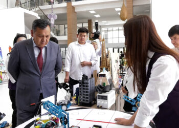 ЖАС ДАРЫНДАР ЖЫЛДЫ ЖЕМІСТІ ҚОРЫТЫНДЫЛАДЫ