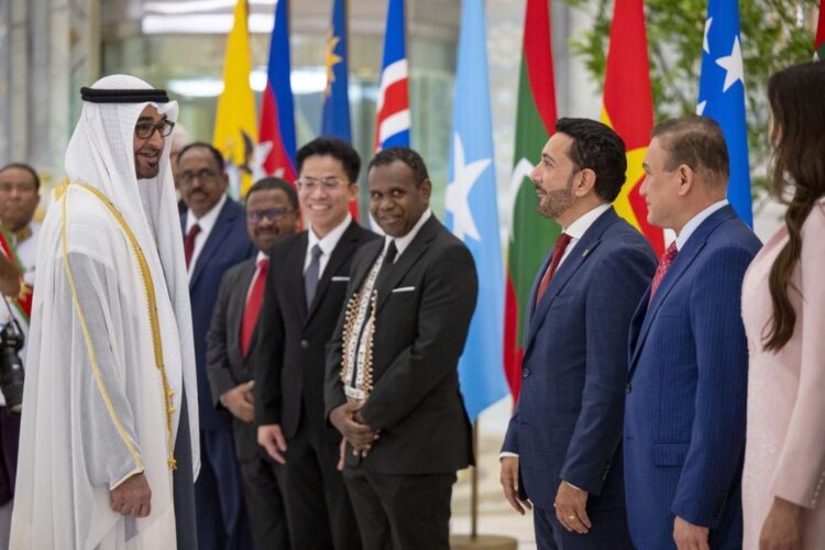 ҚАЗАҚСТАН ЕЛШІСІ ӘМІРЛІКТЕРДІҢ ПРЕЗИДЕНТІНЕ СЕНІМ ГРАМОТАЛАРЫН ТАБЫС ЕТТІ