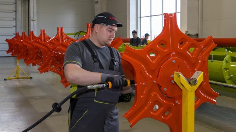 ОЛЖАС БЕКТЕНОВ СҚО-ДА ЕГІС ҚОРЫТЫНДЫСЫМЕН, МАЛ ШАРУАШЫЛЫҒЫ ЖӘНЕ АУЫЛ ШАРУАШЫЛЫҒЫ МАШИНАСЫН ЖАСАУ САЛАСЫНЫҢ ДАМУЫМЕН ТАНЫСТЫ