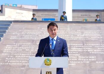 ӘНҰРАН ШЫРҚАЛЫП, ТУ КӨТЕРІЛДІ