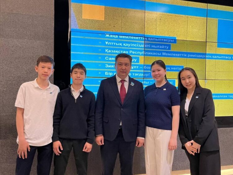 ҚАЗАҚСТАНДА МЕМЛЕКЕТТІК РӘМІЗДЕР КҮНІ АТАЛЫП ӨТУДЕ