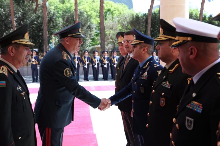 БАКУДЕ ҚАЗАҚСТАН МЕН ӘЗЕРБАЙЖАН ҚОРҒАНЫС МИНИСТРЛЕРІ КЕЗДЕСТІ