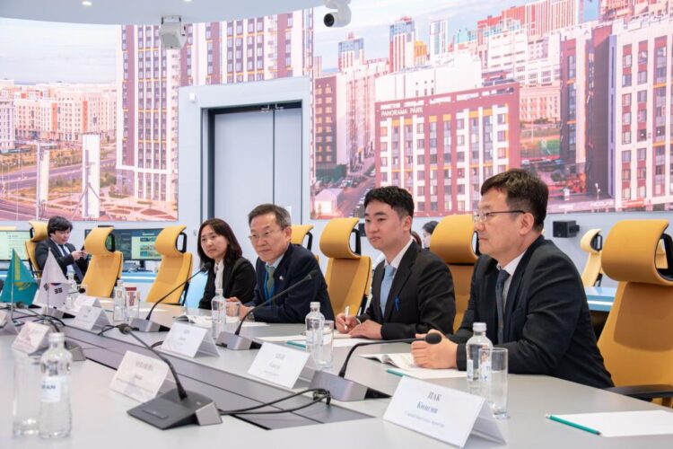 ЦИФРЛЫҚ ДАМУ МИНИСТРІГІНЕ КОРЕЯ РЕСПУБЛИКАСЫНЫҢ ҒЫЛЫМ ЖӘНЕ АКТ МИНИСТРІ ЛИ ЧОН ХО КЕЛДІ