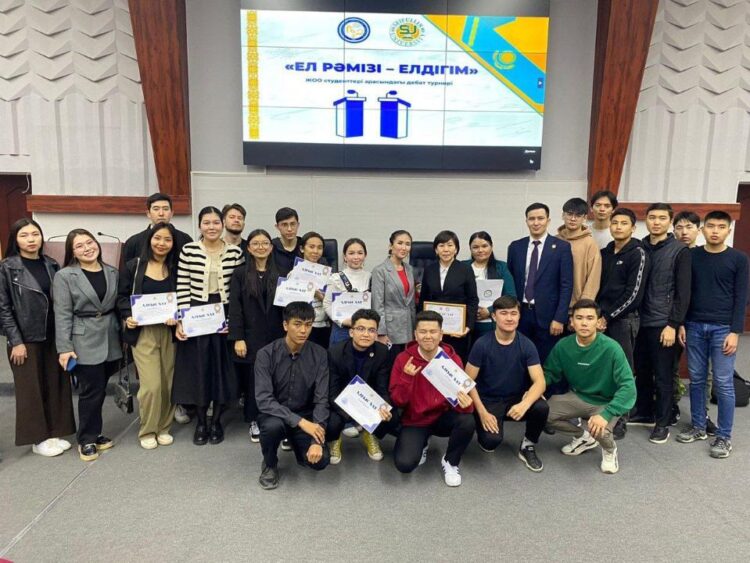 ҚАЗАҚСТАНДА МЕМЛЕКЕТТІК РӘМІЗДЕР КҮНІ АТАЛЫП ӨТУДЕ