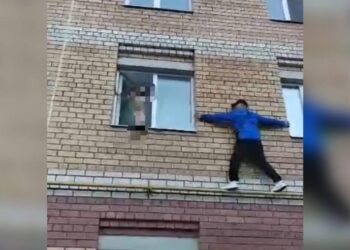 КОСТРОМАДА ҚР ҰЛТТЫҚ ҰЛАН ОФИЦЕРІ БАЛАНЫ АЖАЛ АУЗЫНАН ҚҰТҚАРЫП ҚАЛДЫ