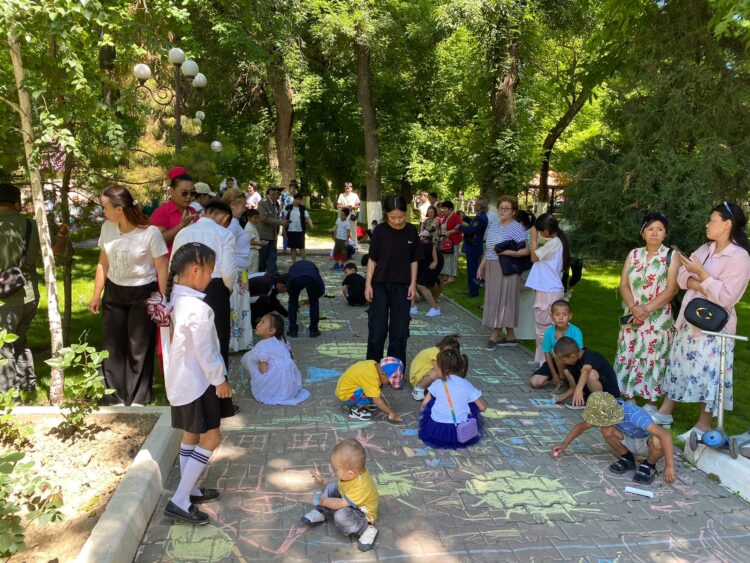 БАЛАЛАРҒА АРНАЛҒАН ҚАЙЫРЫМДЫЛЫҚ ШАРАСЫ ӨТТІ