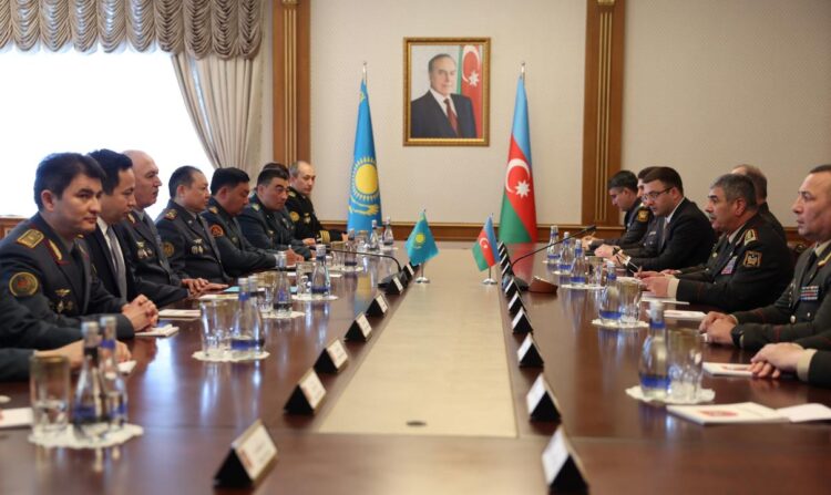 БАКУДЕ ҚАЗАҚСТАН МЕН ӘЗЕРБАЙЖАН ҚОРҒАНЫС МИНИСТРЛЕРІ КЕЗДЕСТІ