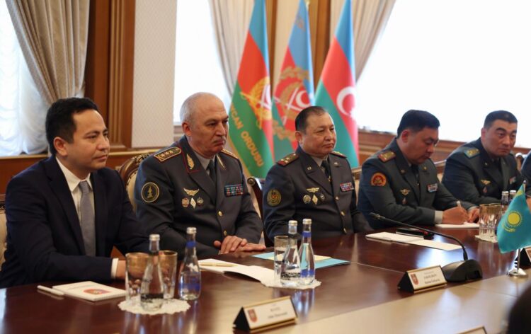 БАКУДЕ ҚАЗАҚСТАН МЕН ӘЗЕРБАЙЖАН ҚОРҒАНЫС МИНИСТРЛЕРІ КЕЗДЕСТІ