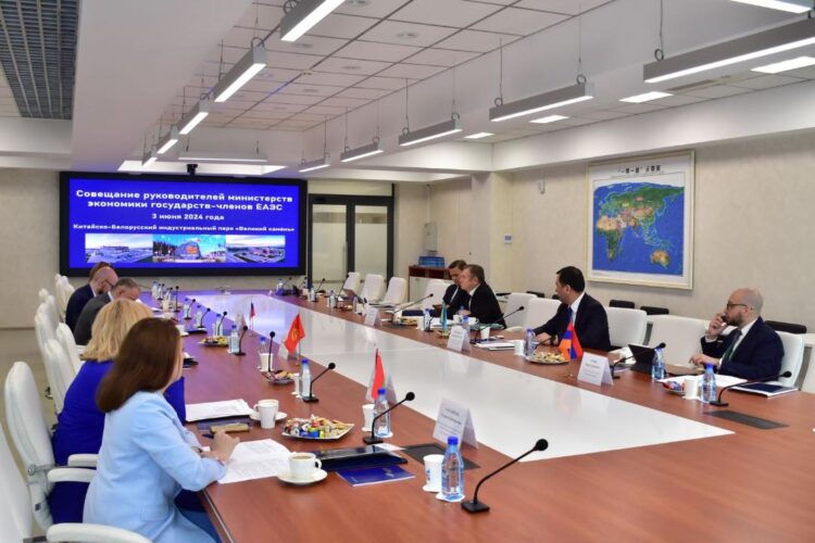 БАУЫРЖАН ОМАРБЕКОВ ЕАЭО ЕЛДЕРІНІҢ ЭКОНОМИКА МИНИСТРЛЕРІНІҢ КЕҢЕСІНЕ ҚАТЫСТЫ