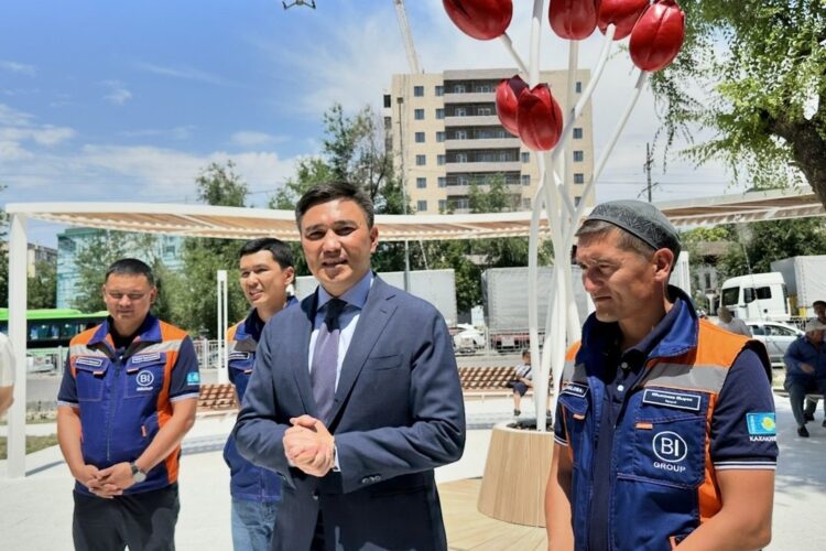 ЕРЕКШЕ ҮЛГІДЕГІ ГҮЛЗАР